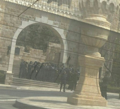 鹿晗刚来跑男时baby出场,跑男鹿晗保护baby的图