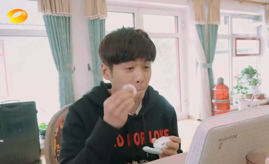 张若昀的粉底,花少张若昀娜扎江疏影