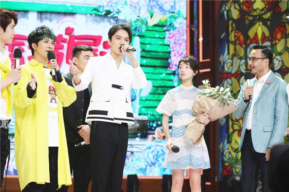 迪玛希献花周冬雨,周冬雨和迪玛希插画