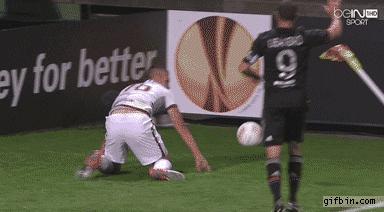 足球搞笑图片小视频,足球搞笑乌龙球gif