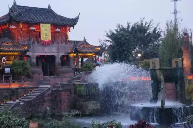 陪你在成都的街头走一走,和我到成都的街头走一走的歌名