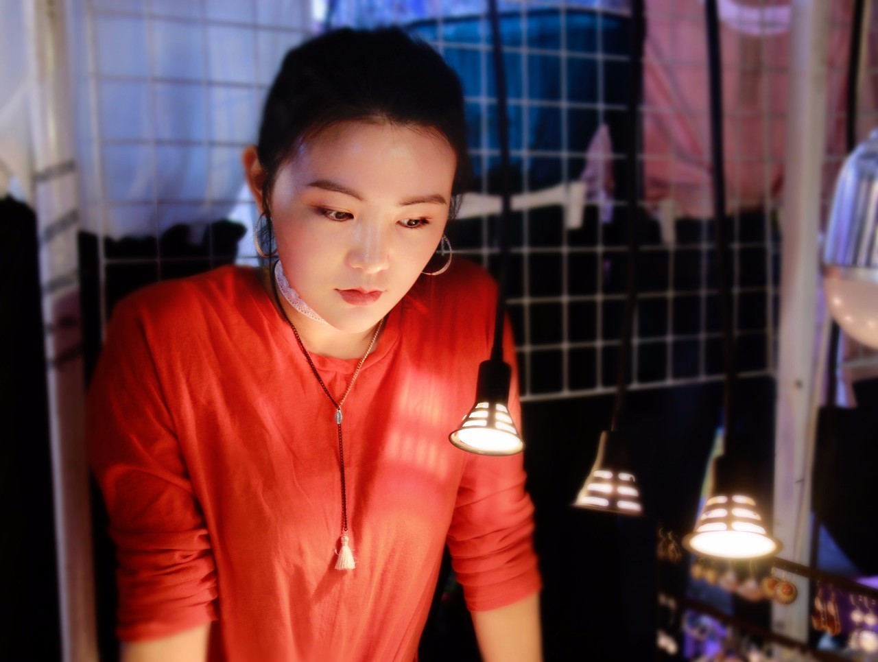 杭州吴山广场夜市美女,吴山夜市摊主