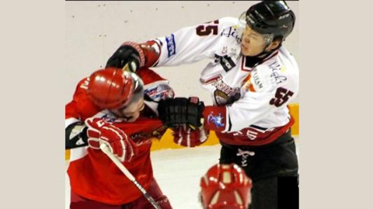 冰球赛为何经常变成拳击赛,冰球变成拳击赛