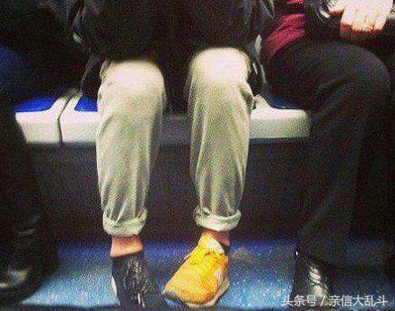 约会的时候女朋友老是玩手机,约会的时候女朋友太紧张怎么办