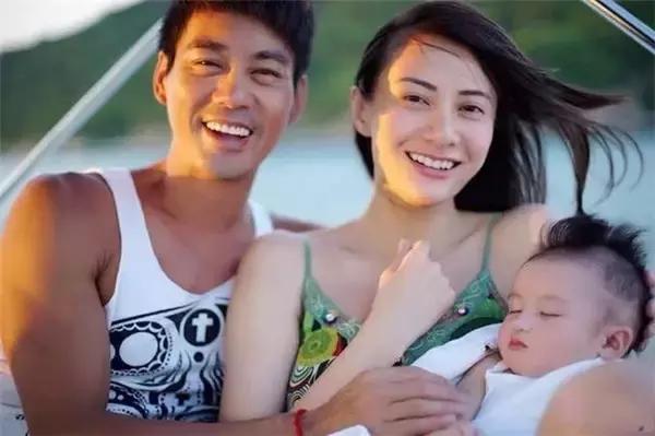 神似李小龙小伙子,长相酷似李小龙的人