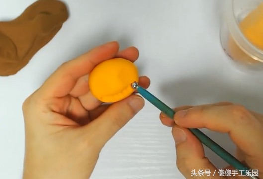 创意diy粘土制作,还记得宫崎骏动画里的(龙猫)猫巴士吗