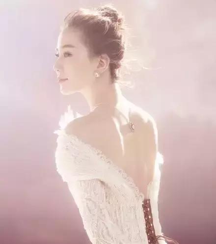 丸子头炸毛娃娃发型,永不过时的丸子头超级简单哦