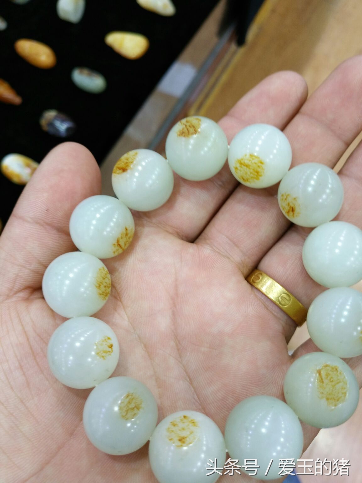 玉戴着戴着有杂质了,玉戴着戴着就没了