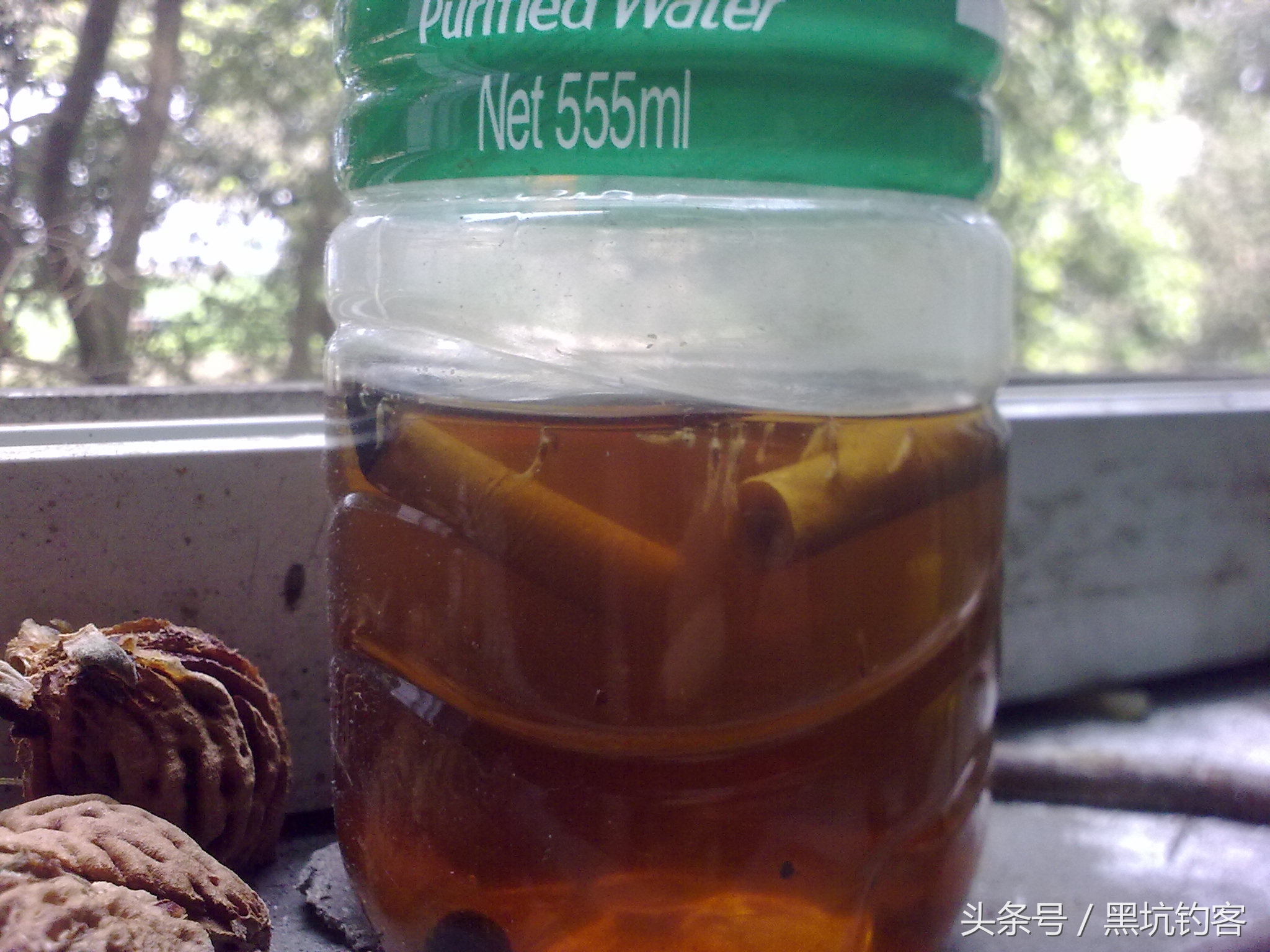 鱼饵进水就被吃了不上钩,鱼饵里面加风油精会怎样