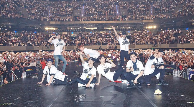 exo边伯贤的应援色,exo边伯贤给爱丽庆生蛋糕