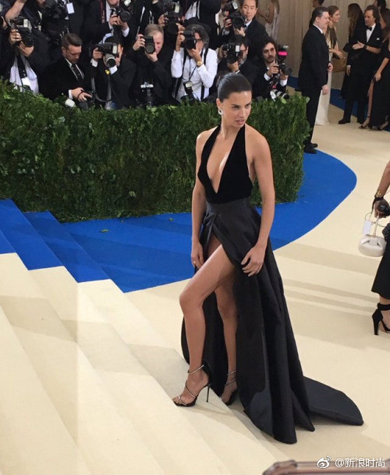 大幂幂大表姐美得稳妥可我更喜欢“玩很大”的日日和水果姐！