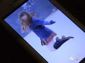 日本街头卖小吃的小姐姐,日本街头jk