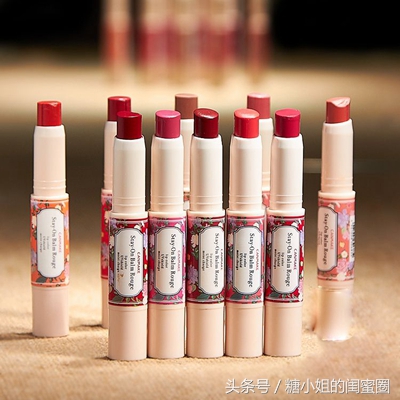 口红呼唤我,唇膏需要我,嘴巴很忙的