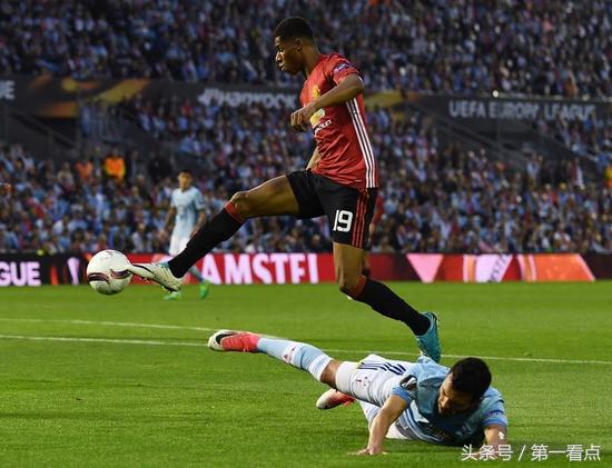 GIF-贝氏弧线重现！红魔真接班人耍诈惹毛对手