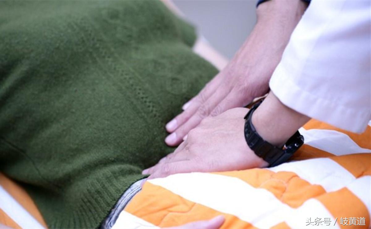 年轻女子突然腹痛，医生怀疑1种病，处理不好可能会要命