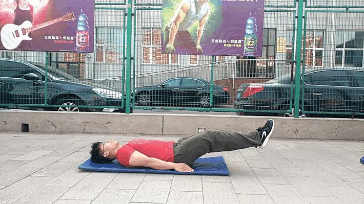 健腹轮腹肌锻炼方法视频,健腹轮能锻炼腹肌吗