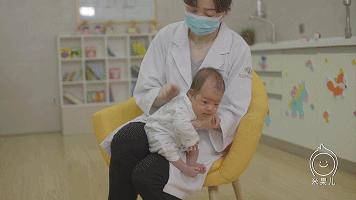 如何照顾新生婴儿第一个月,刚出生一个月的婴儿应该怎么照顾