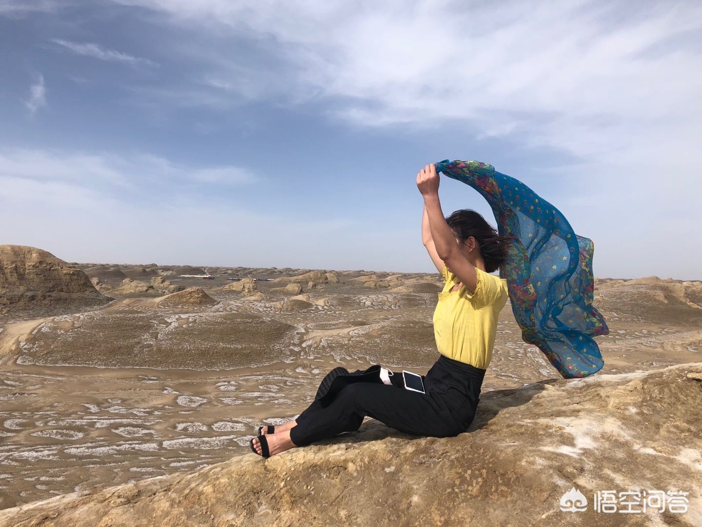 为啥阿姨们喜欢戴丝巾,阿姨们照相戴7条丝巾