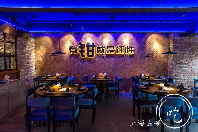 这家店营业到凌晨2点，卖的都可以选Size，还给手活儿好的打折……