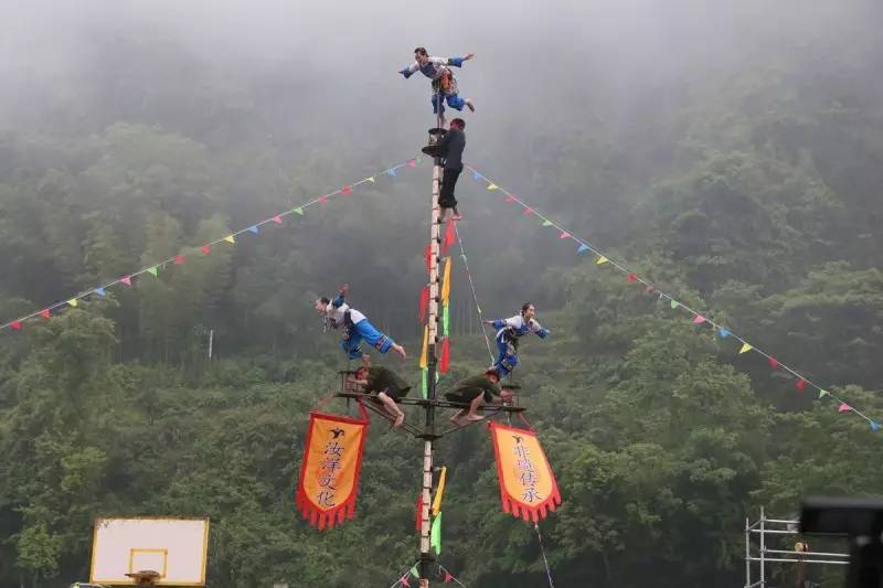 今天“四月八”，吉首坪朗比往年更“火”！