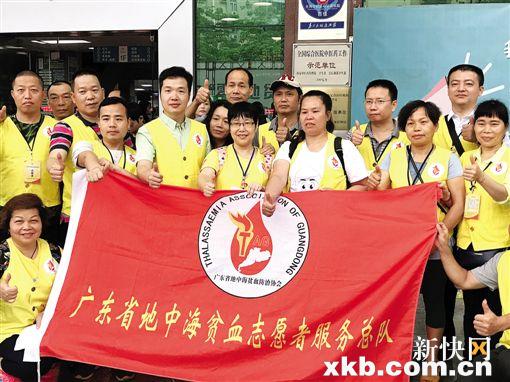 “许愿瓶行动”抵达彼岸八方“瓶主”冒雨领取幸福