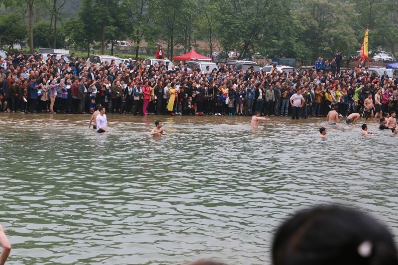 今天“四月八”，吉首坪朗比往年更“火”！