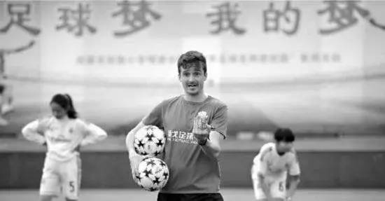 西班牙教练教中国球员,中国青少年足球俱乐部西班牙教练