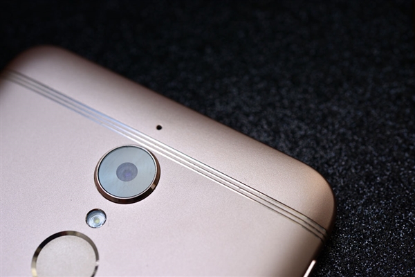 赵丽颖代言ivvi多少钱,赵丽颖vivo手机图片