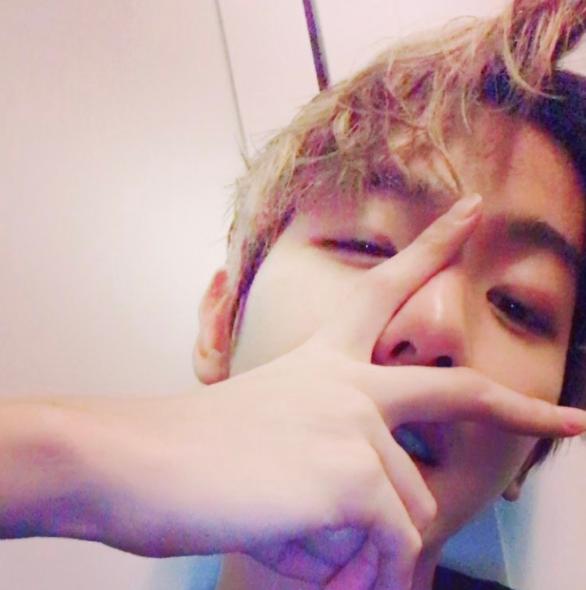 exo边伯贤的应援色,exo边伯贤给爱丽庆生蛋糕