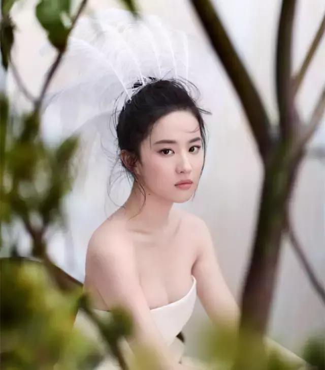 丸子头升级啦！这款炸毛丸子头，拯救你的大额头！