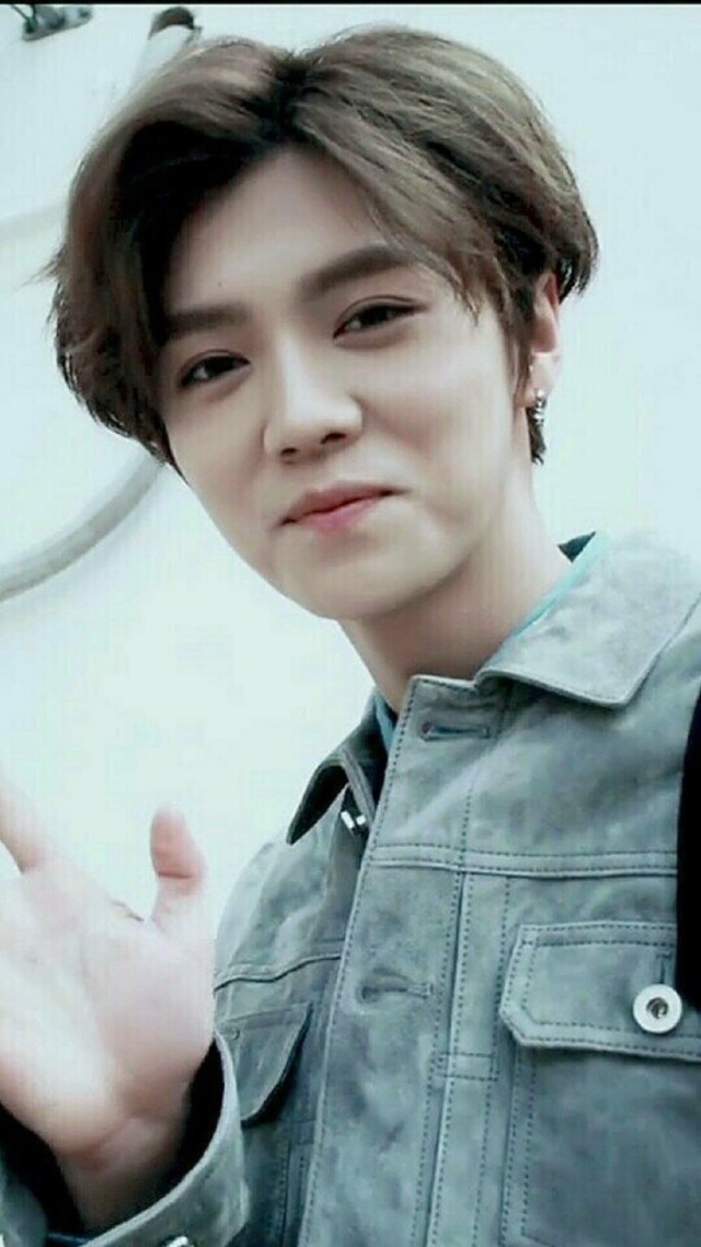 鹿晗中分发型图,男生都爱留中分