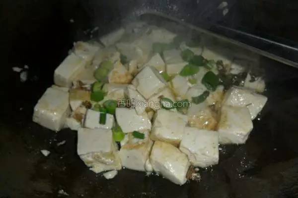 吃素就吃蛋白质丰富得豆腐，好吃到连盘子都能吃掉