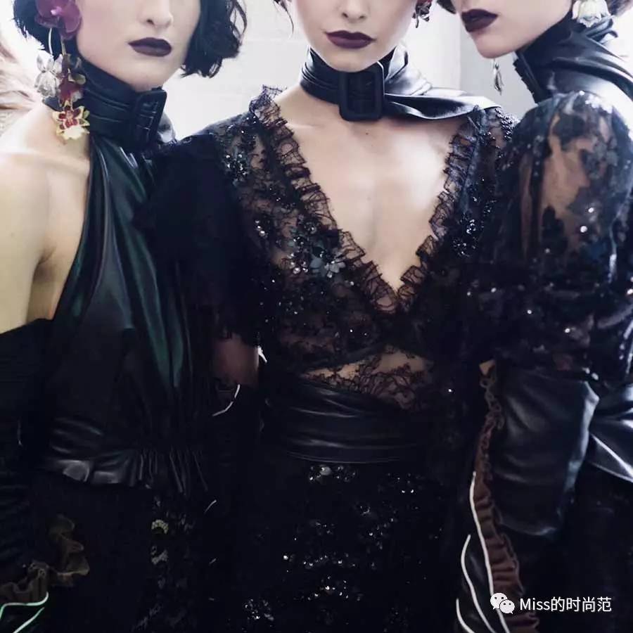 v领上衣时尚显瘦正肩遮肉款,显瘦又清凉