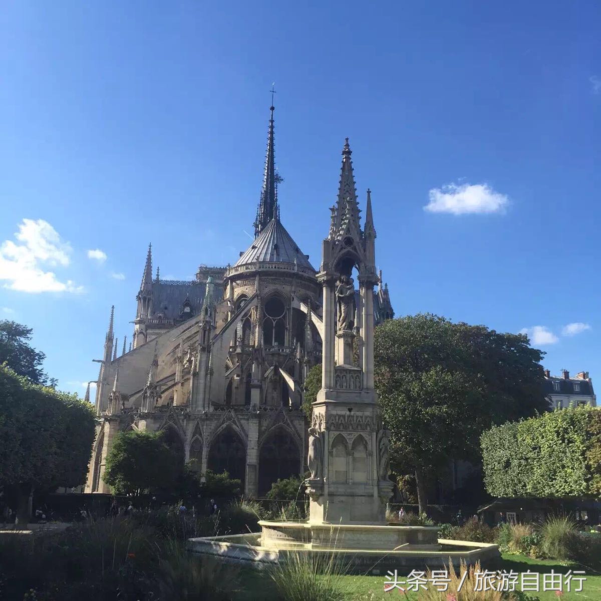 法国巴黎的著名景点和风土人情 (法国巴黎有哪些著名的旅游景点)