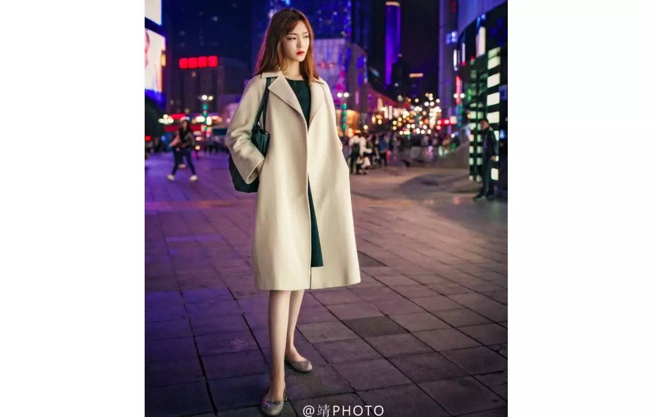 她们为别人穿的衣服,最后都一件一件脱了下来