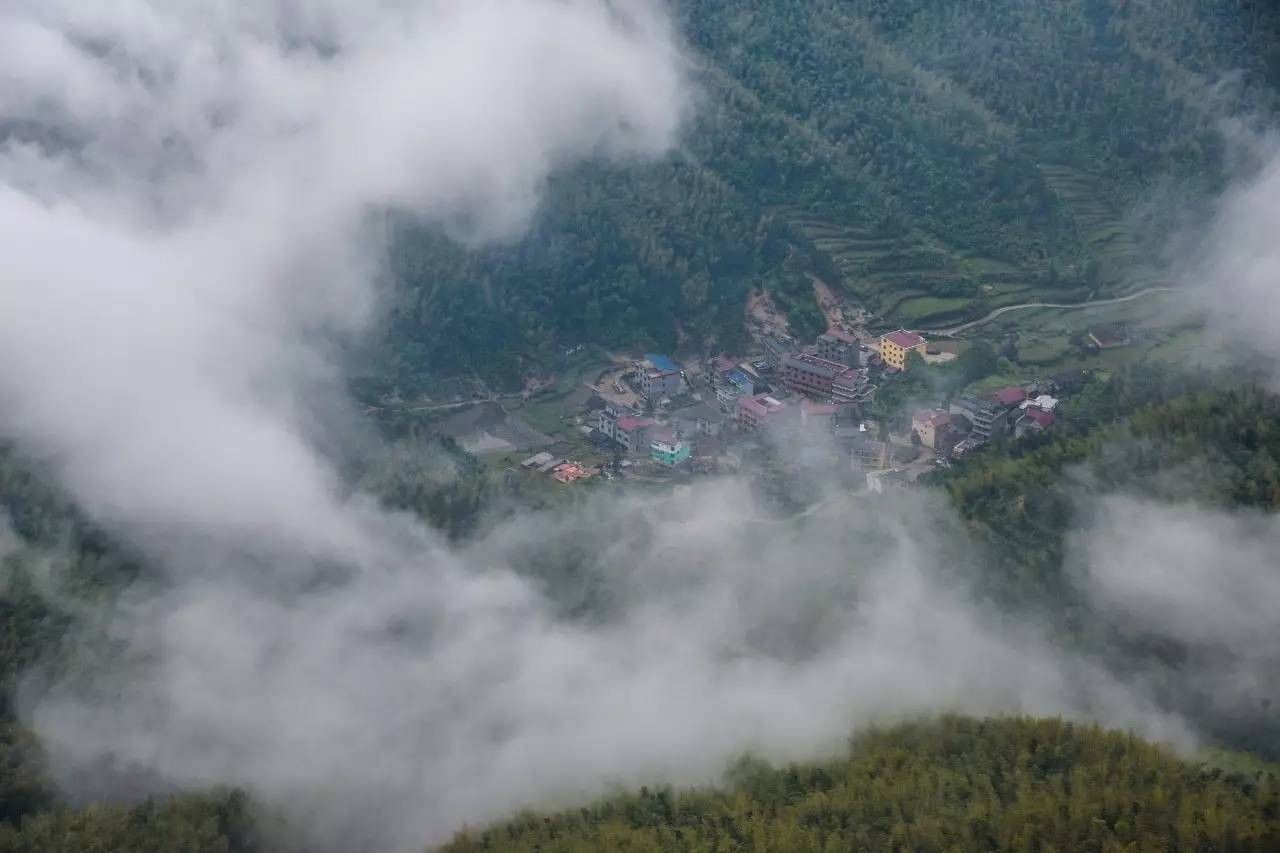 北石：江西上饶灵山告诉我，原来石头也可以一柱擎天！