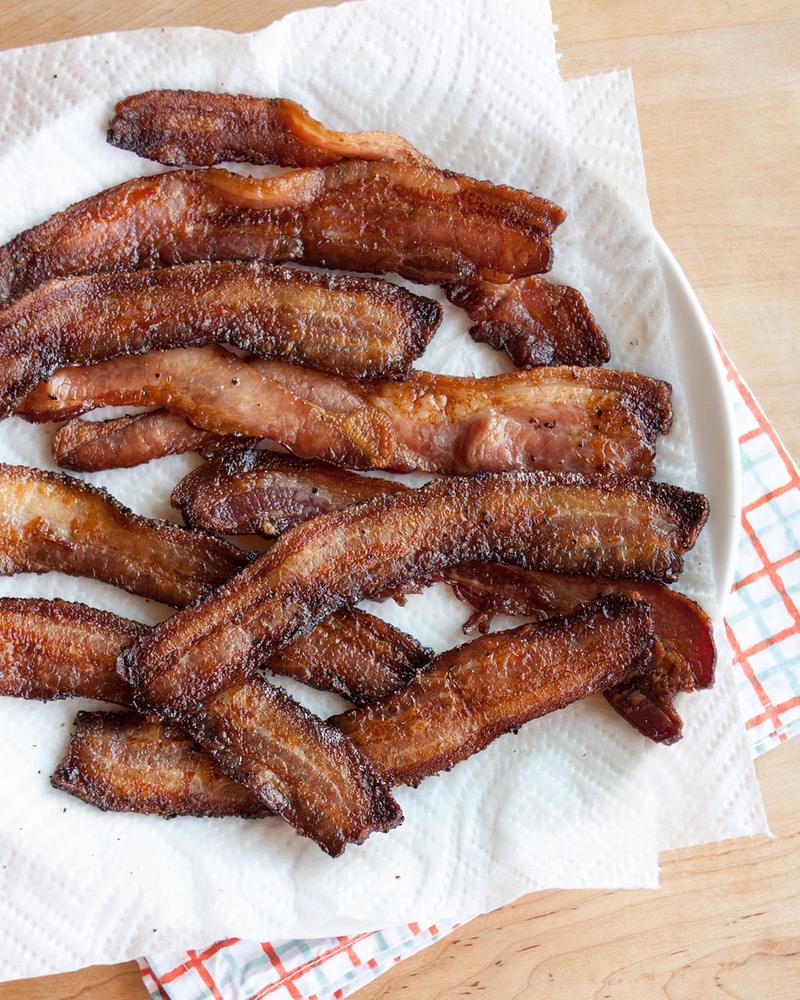 怎样用烤箱制作培根披萨的视频,仅需半小时教你做1道简单的培根