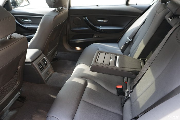 2017款宝马320lim运动试驾,19款宝马320lim运动曜夜版