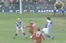 足球搞笑GIF（30）：女足*力暴**起来，比男足可怕多了