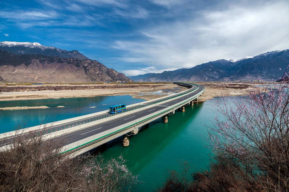 拉林高速与318国道区别,318最美拉林高速