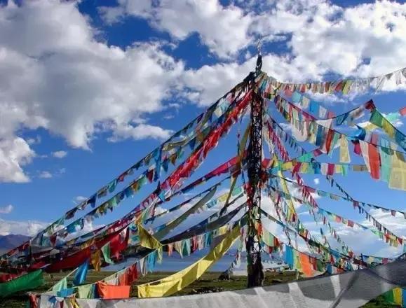 烤全羊、青稞酒、酥油茶，去*藏西**体验神秘的藏历新年，扎西德勒！