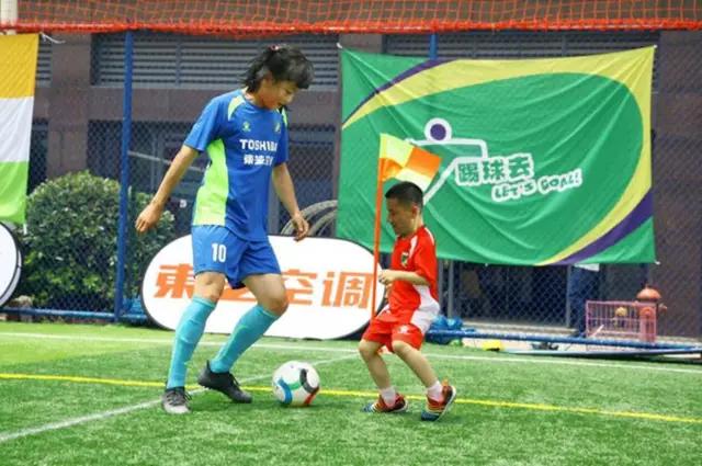 踢球去“变形计”，绿城小将玩转“换脸”，毫无违和感！