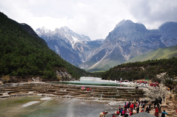 玉龙雪山纳西人心中的神山,玉龙雪山是当地纳西族的神山