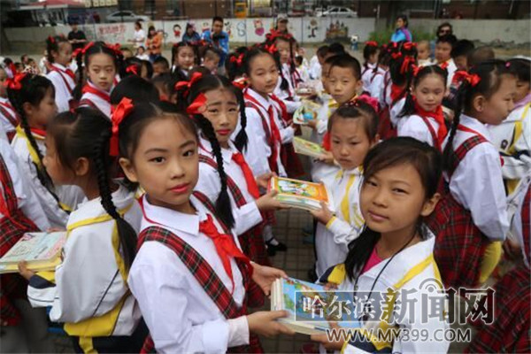 新一孩子,新的一年家庭幸福孩子健康成长