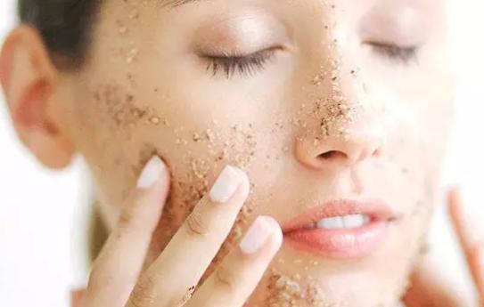 毛孔粗大泛红怎么去角质,面部毛孔粗大去角质的产品