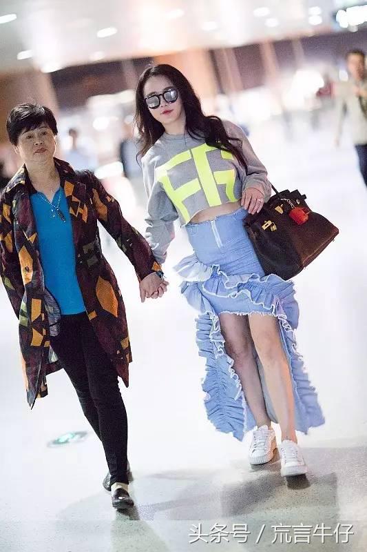 今年最火的4条半裙优雅又时髦,牛仔半裙时髦点配什么鞋好看