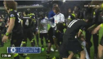 足球那些搞笑画面,科斯塔踢比赛的图片