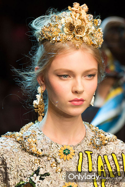 头发上的装饰发夹,头发上的装饰钻石