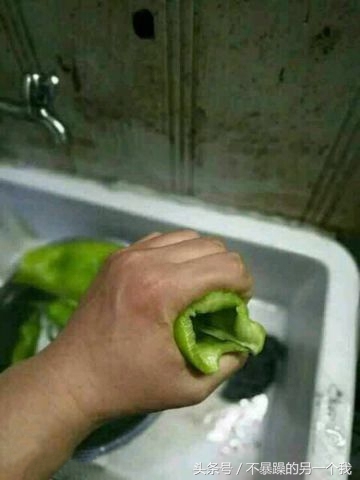 看到这脸第一反应是求番号~