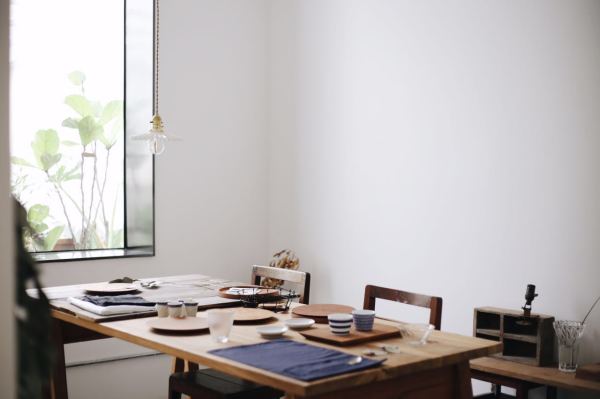 他将厦门的民宅改造成烘焙馆，每周邀请100位陌生人喝精品咖啡